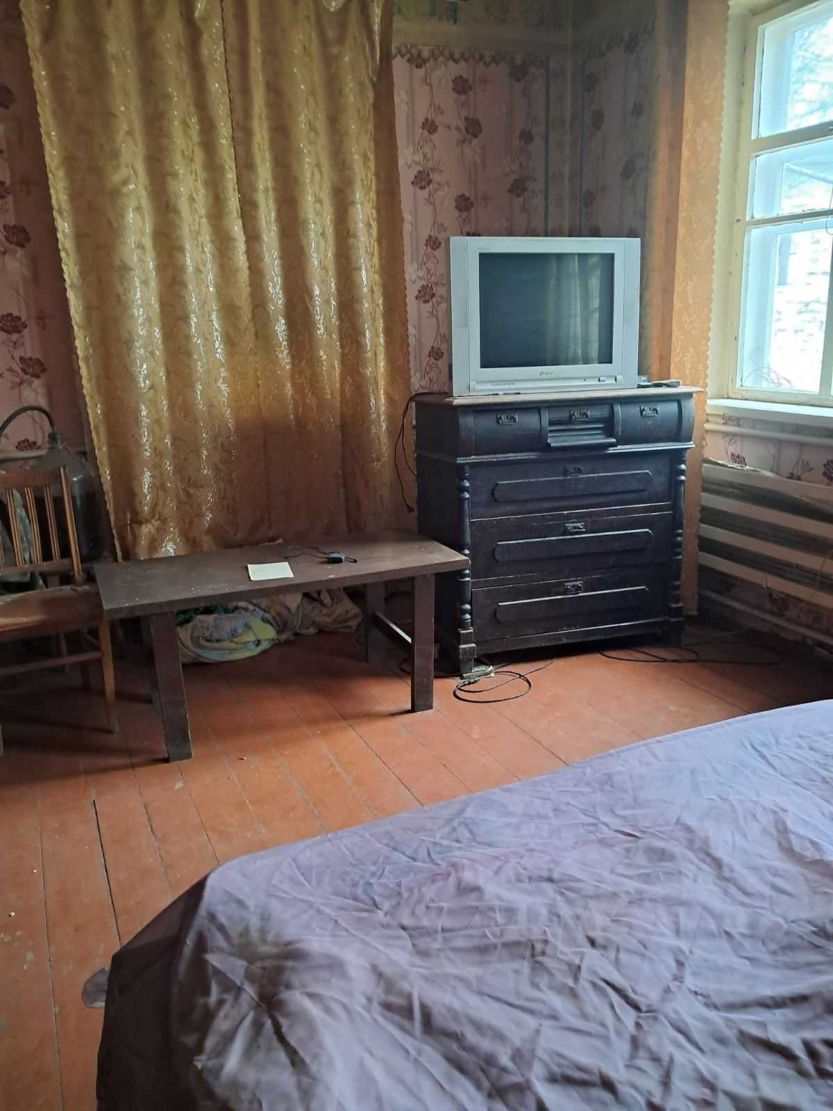 Будинок в с. Іваньки Черкаської обл. з земельними ділянками