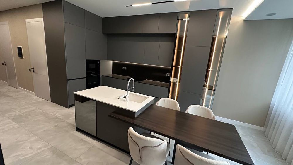 Продаж дизайнерської 2 км квартири в елітному ЖК Парус