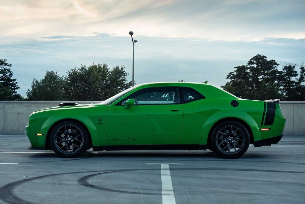 Wynajem Dodge Challenger Shaker Widebody 6.4L V8 HEMI wypożyczalnia