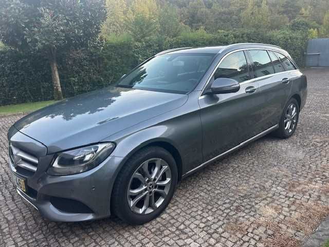 Mercedes C 200 com assistência na marca