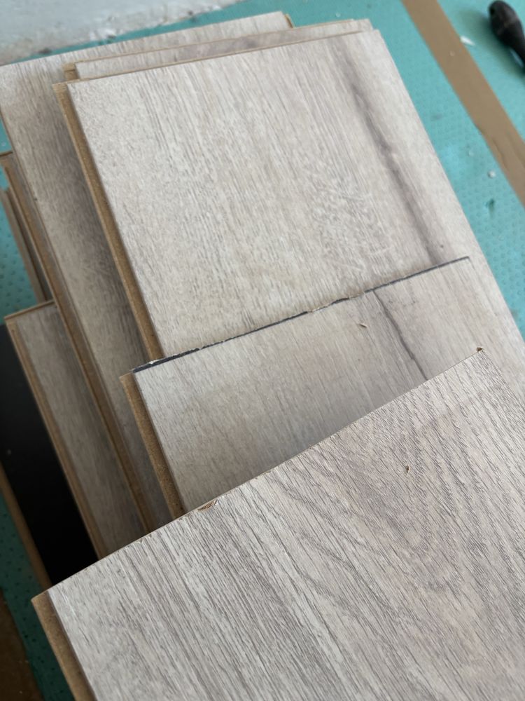 Panele podłogowe – ok. 9–10 m², duze kawalki
