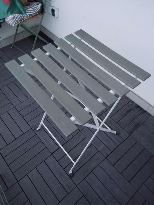 Krzesła składane (2 szt.) "Bella vita" + stolik ikea
w kolorze khaki