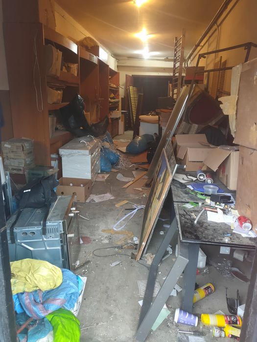 Opróżnianie Domów Piwnic Wycinka Drzew Wywóz Śmieći Wyburzenia Domów