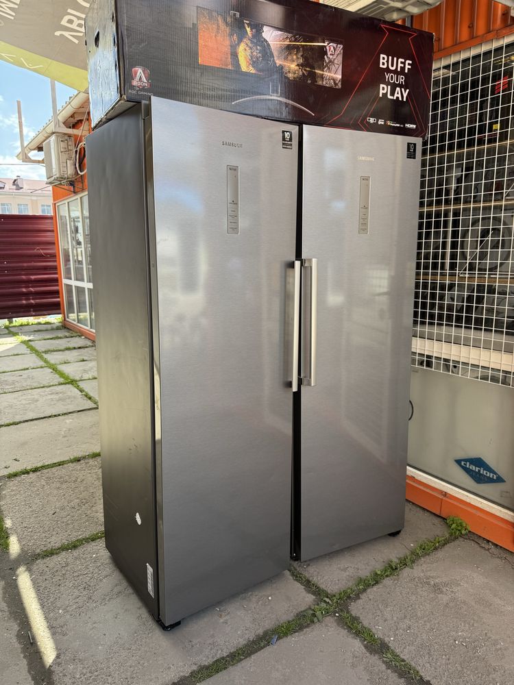 Морозильна камера Samsung RZ32C7BDES9