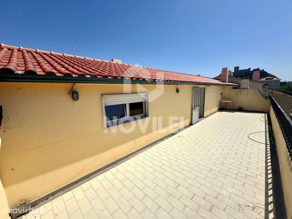 Apartamento T2 Dúplex com terraço no Centro de Leiria.