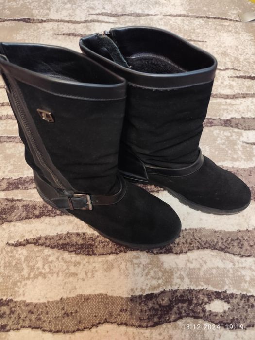 Зимові чобітки 39 розмір.