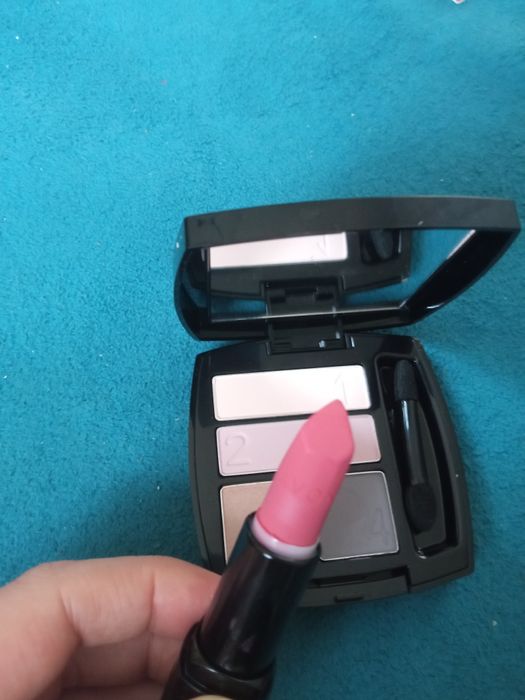 Zestaw cienie nearly naked plus szminka pure pink avon