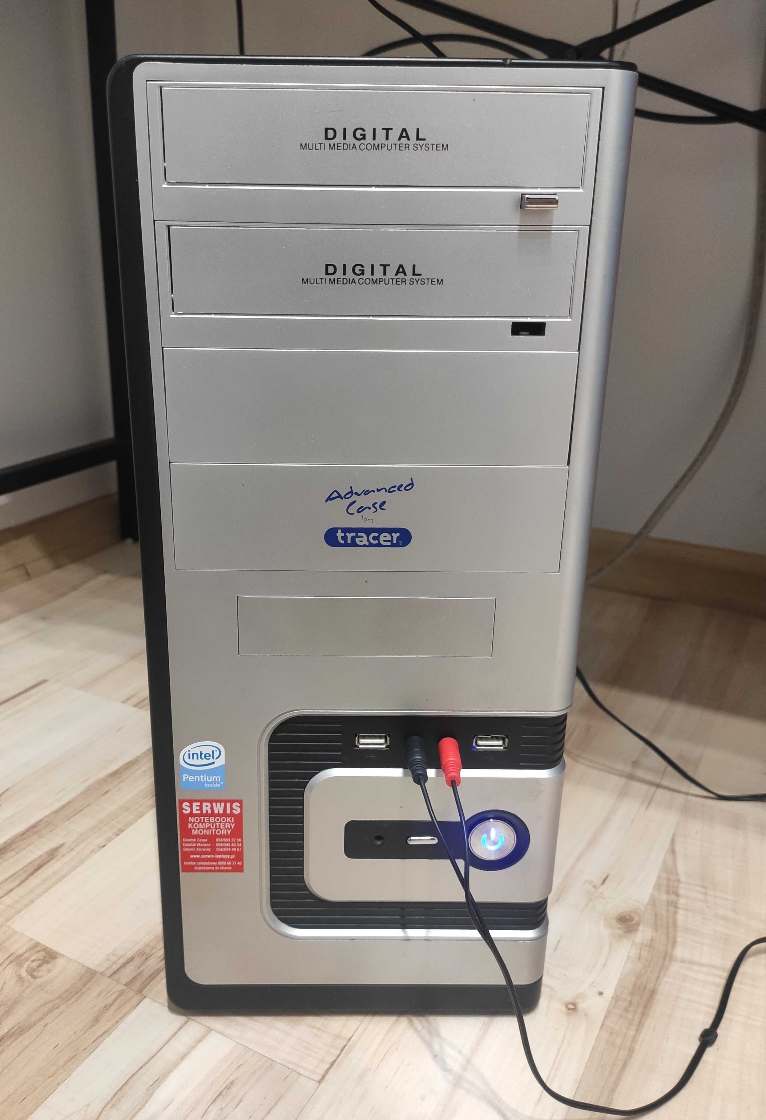 stary PC pentium E 5200  z monitorem CRT 15 cali na chodzie