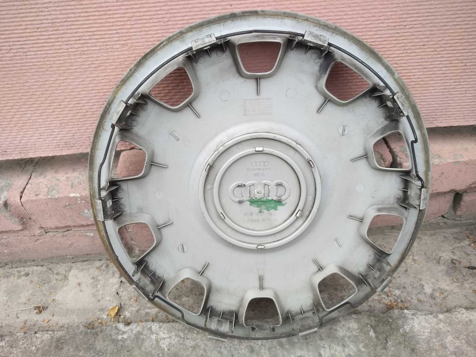 Ковпаки на Ауді R 15 (оригінал)
