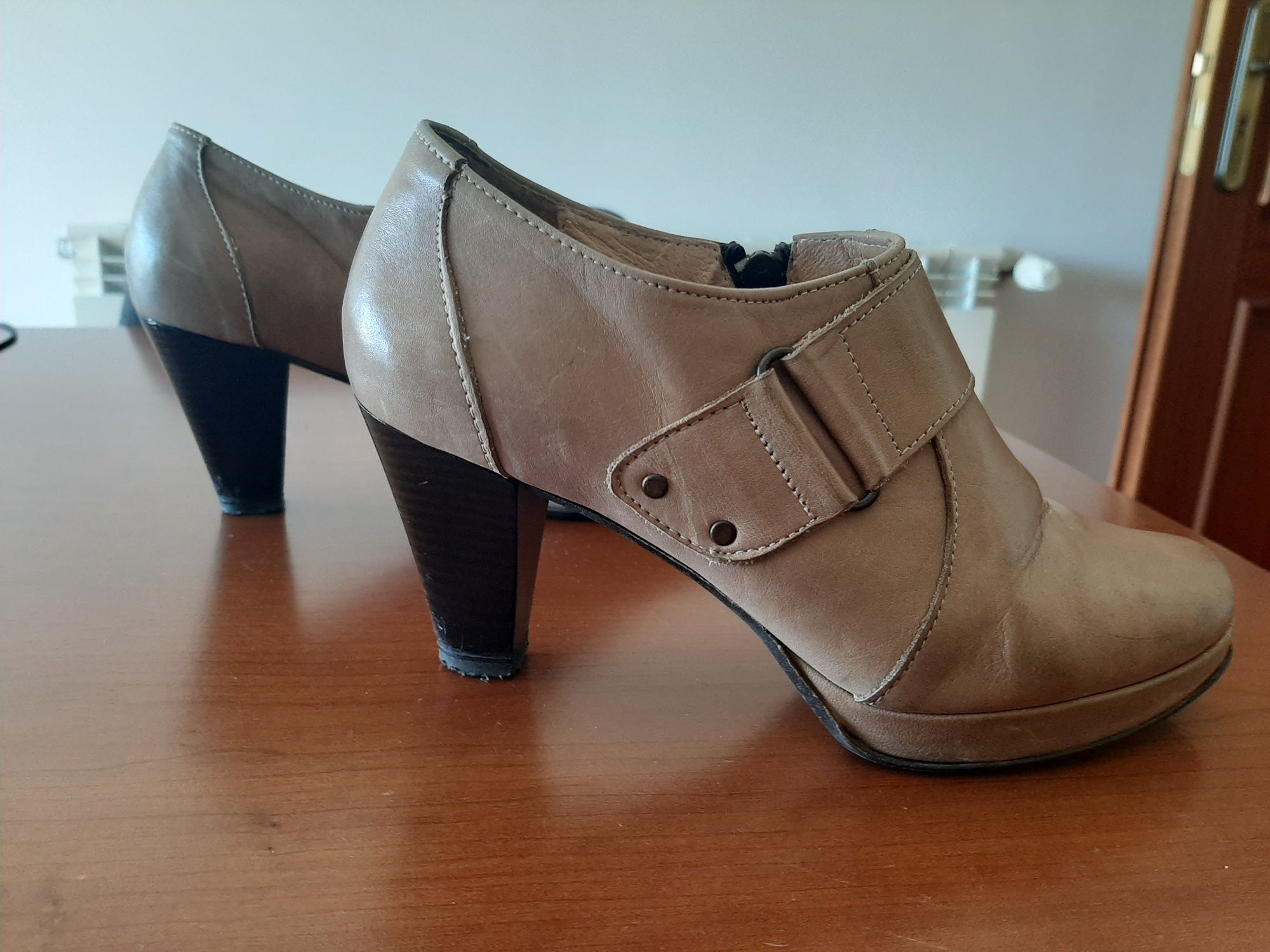 Sapatos botins beje 36