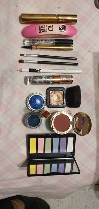 Pack recheado de maquilhagem de diversas marcas