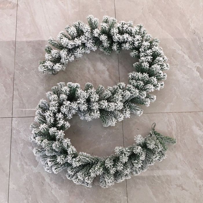 Ośnieżona girlanda świąteczna 270 cm – dekoracja na lata!