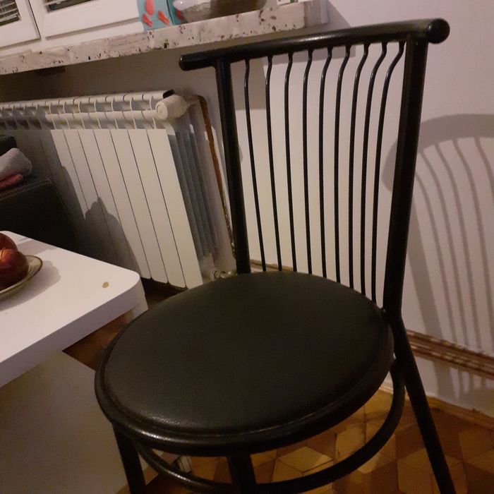 Sprzedam   4krzesła Firmy Belgijskiej M.P. Polska metalowe .