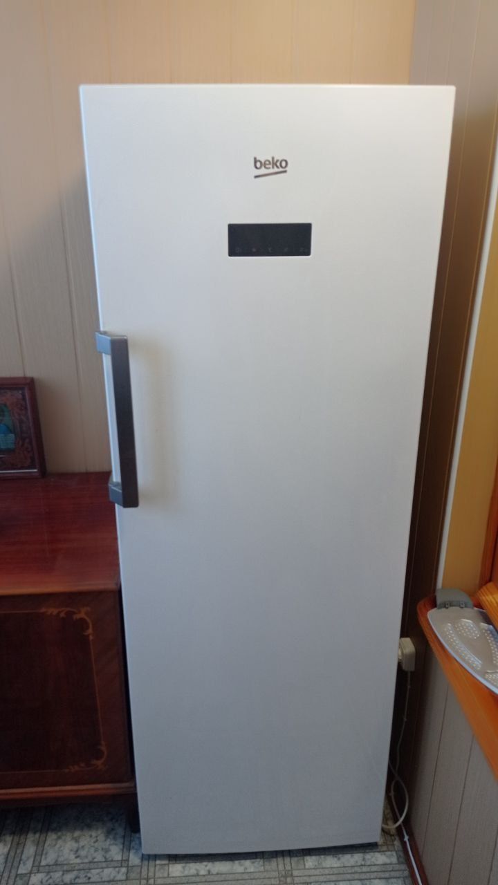 Продам морозильну камеру Beko