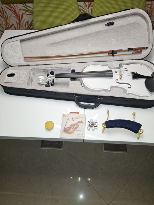 Piękne białe skrzypce