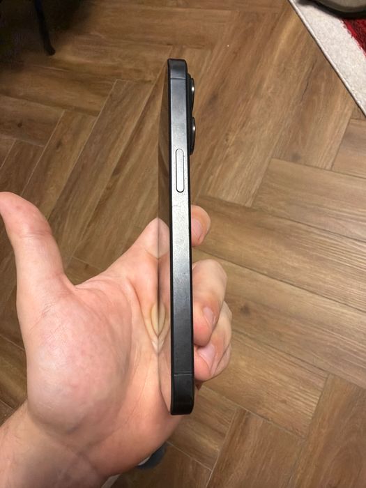 Iphone 15 pro black titanium 256GB 85% z oryginalnym etui apple