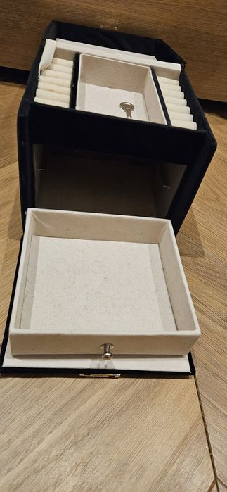 Kuferek na biżuterię Homla