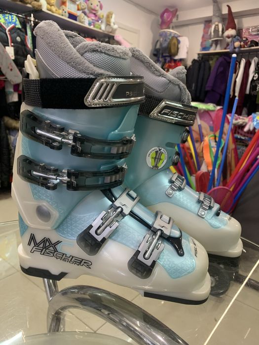 Подам оыжные женские ботинки