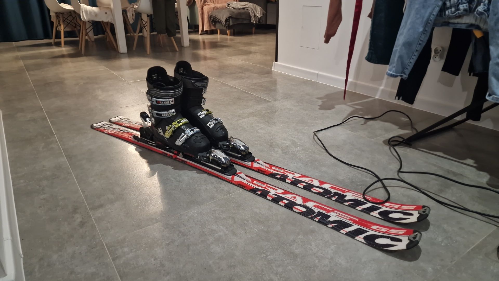 Narty Carvingowe Atomic Race GS 158cm + buty Salomon X-Wave 8 275mm