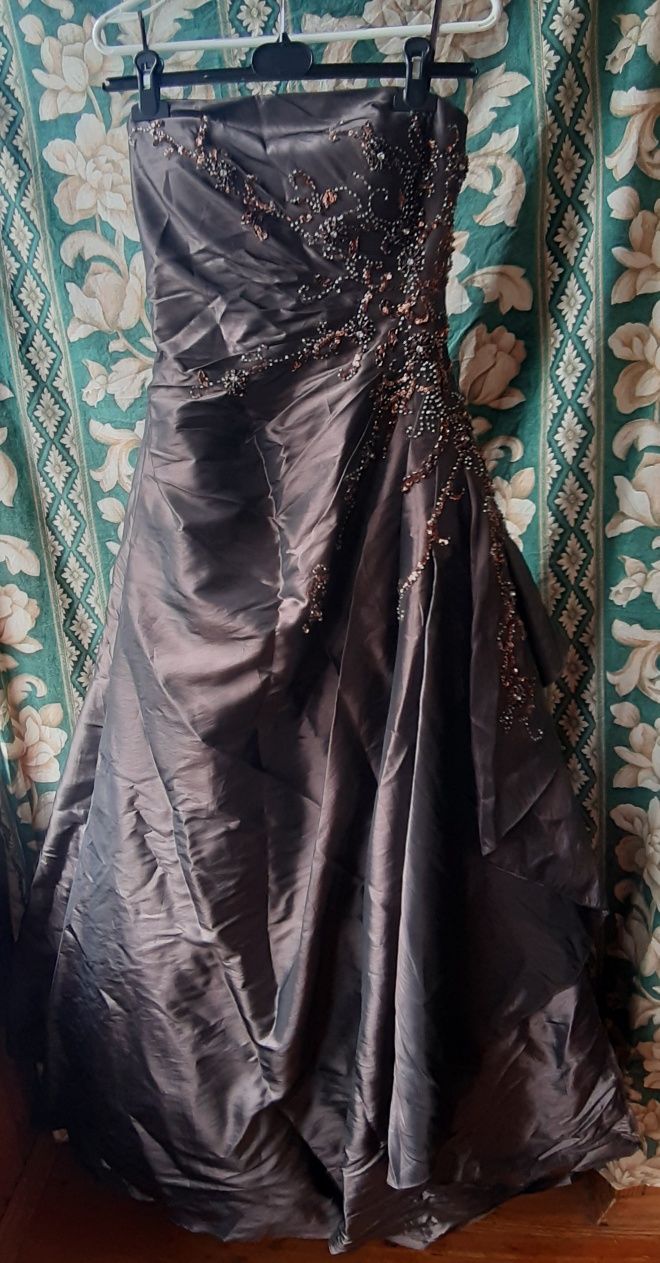Жіноча Вечірня сукня  довга пишна святкова випуск бал корсет