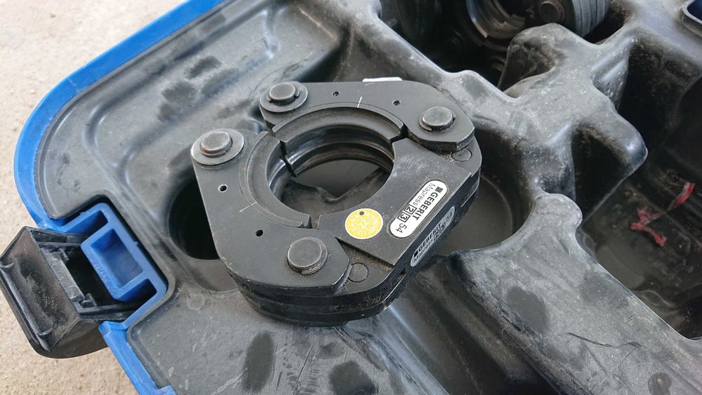 Opaski zaciskowe GEBERIT Mapress d42 i d54 ze szczękami ZB203A