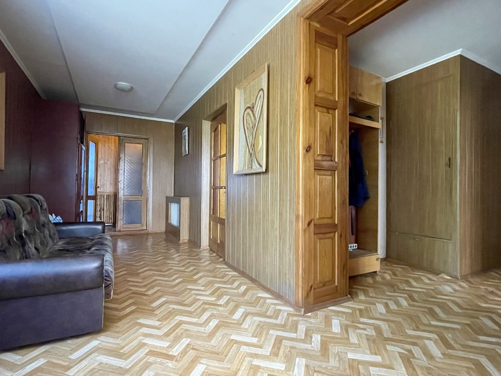 Продаж будинку 245 м.кв., 18 сотих