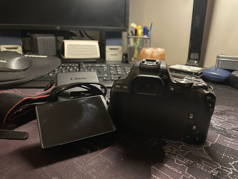 Sprzedam lustrzankę Canon EOS 250D!!!