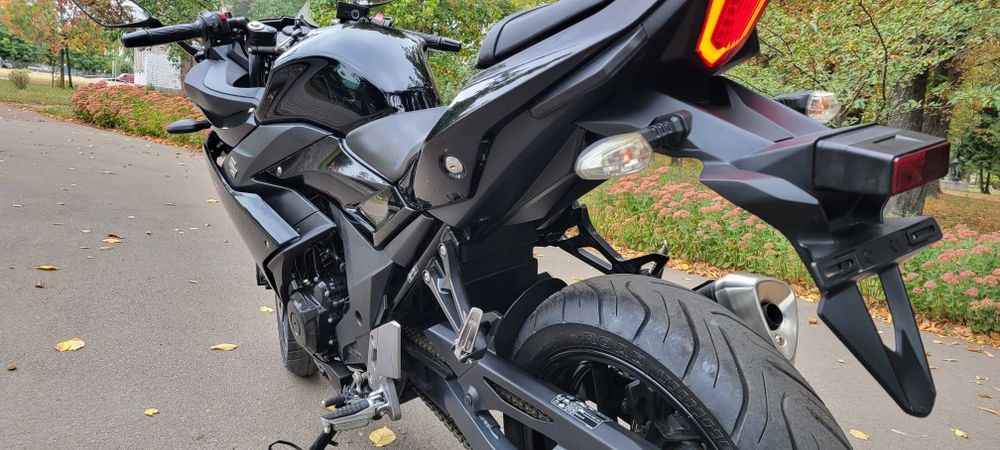 Suzuki GSX 250R, Сузукі GSR мото.