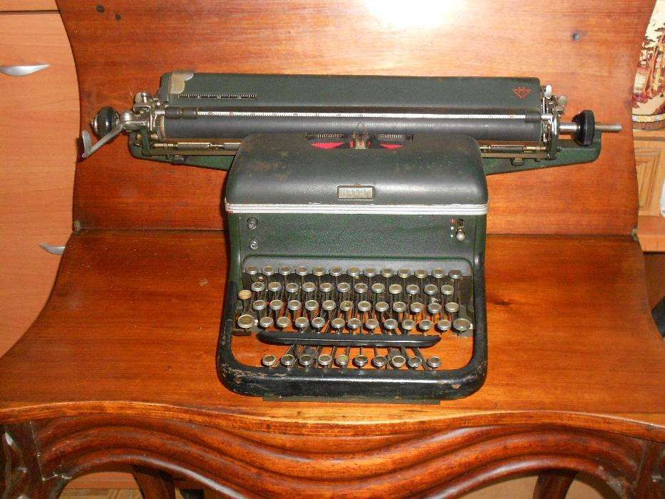 Máquina de escrever antiga, Anos 40, marca HALDA