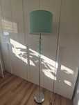 Lampa stojąca z kloszem