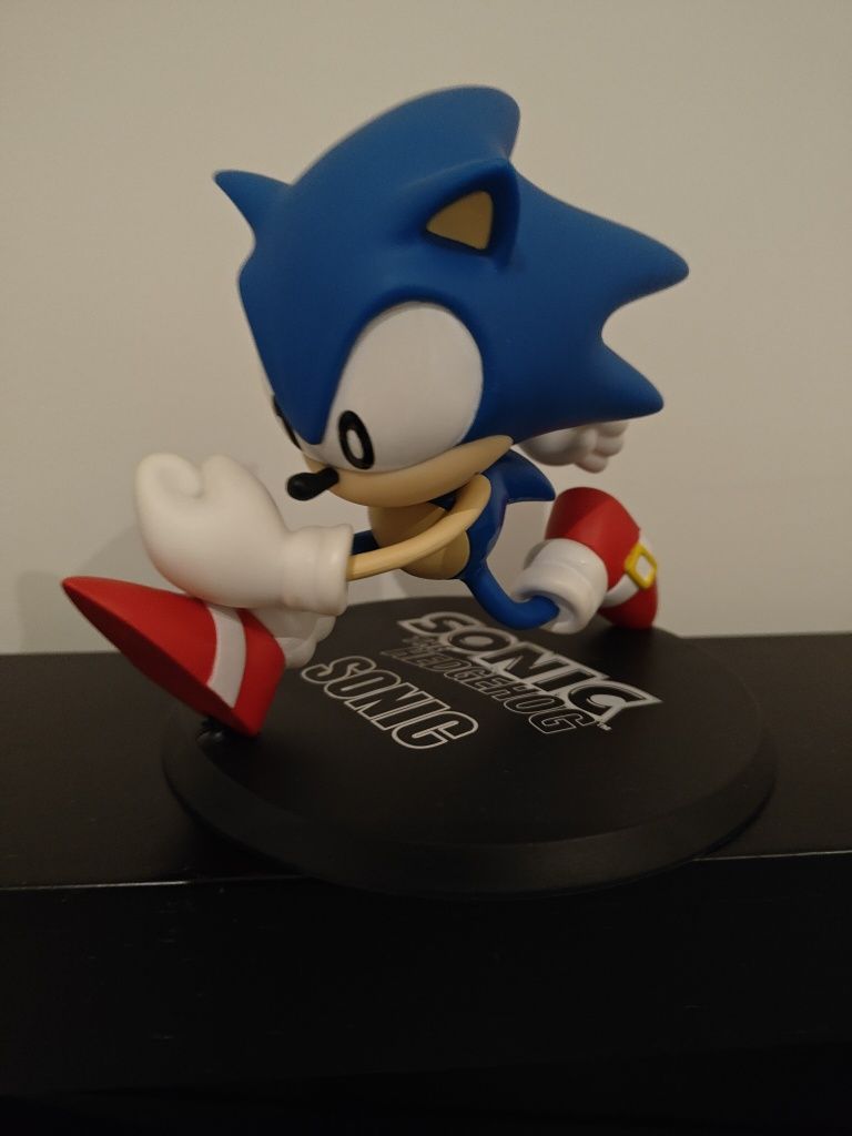 Figura Sonic com base