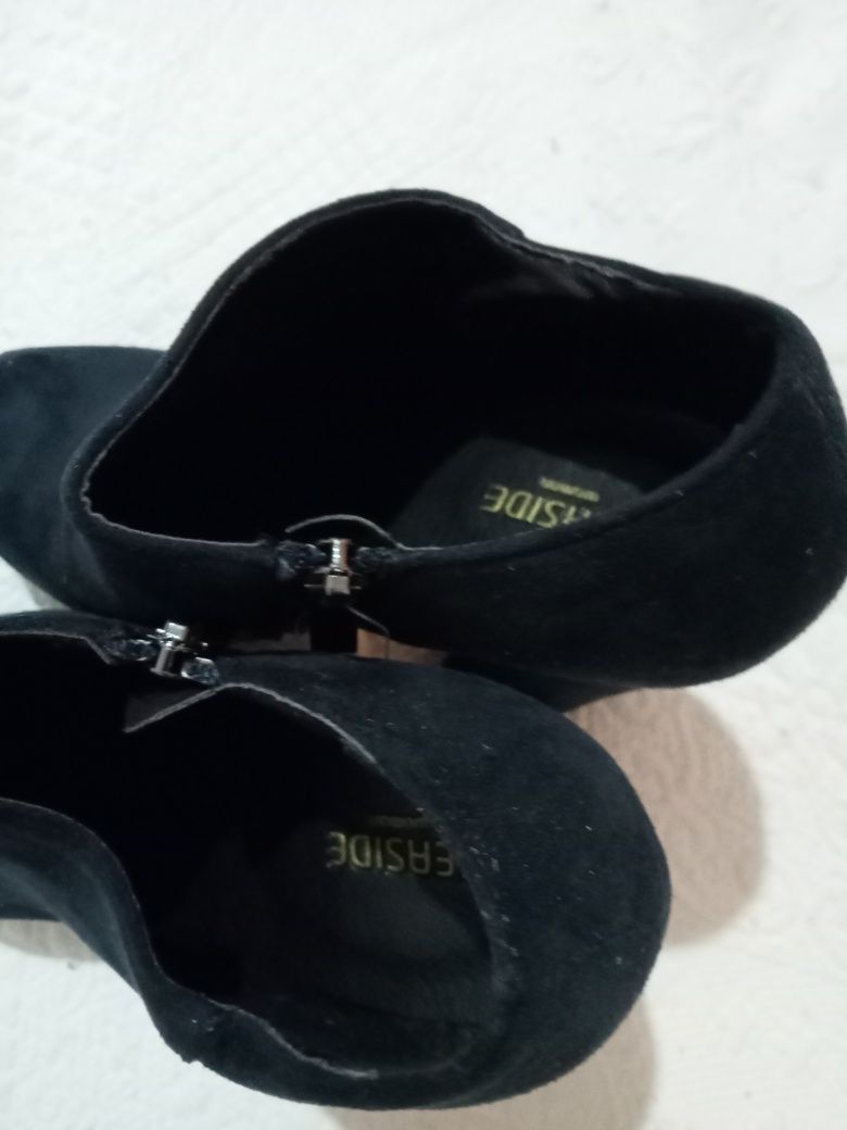 Botas Novas com etiqueta tamanho 36.
