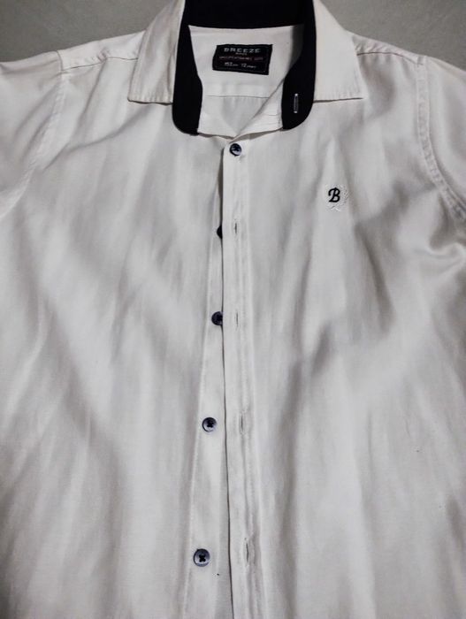 Koszula chłopięca biała z granatowymi wstawkami 152