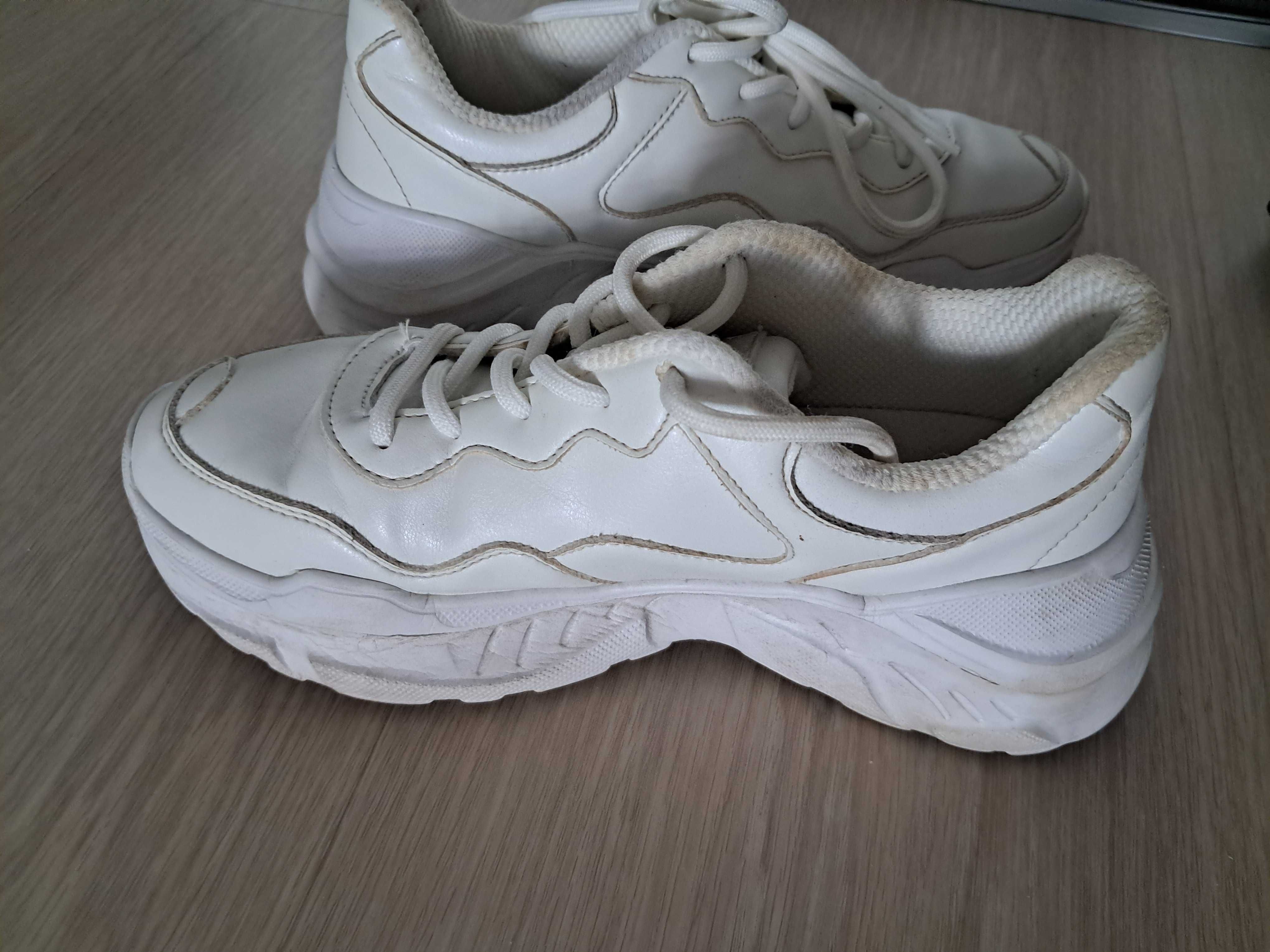 Białe buty damskie