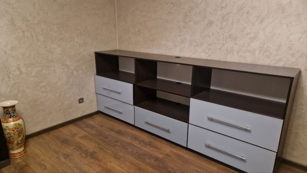 Тумба. Довжина орієнтовно 2,50 м.