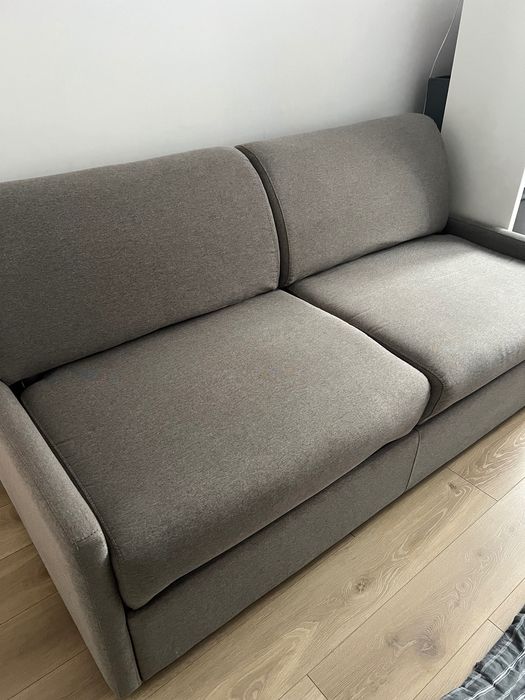 Kanapa/łóżko Calife – włoski stelaż, szara, materac 22 cm