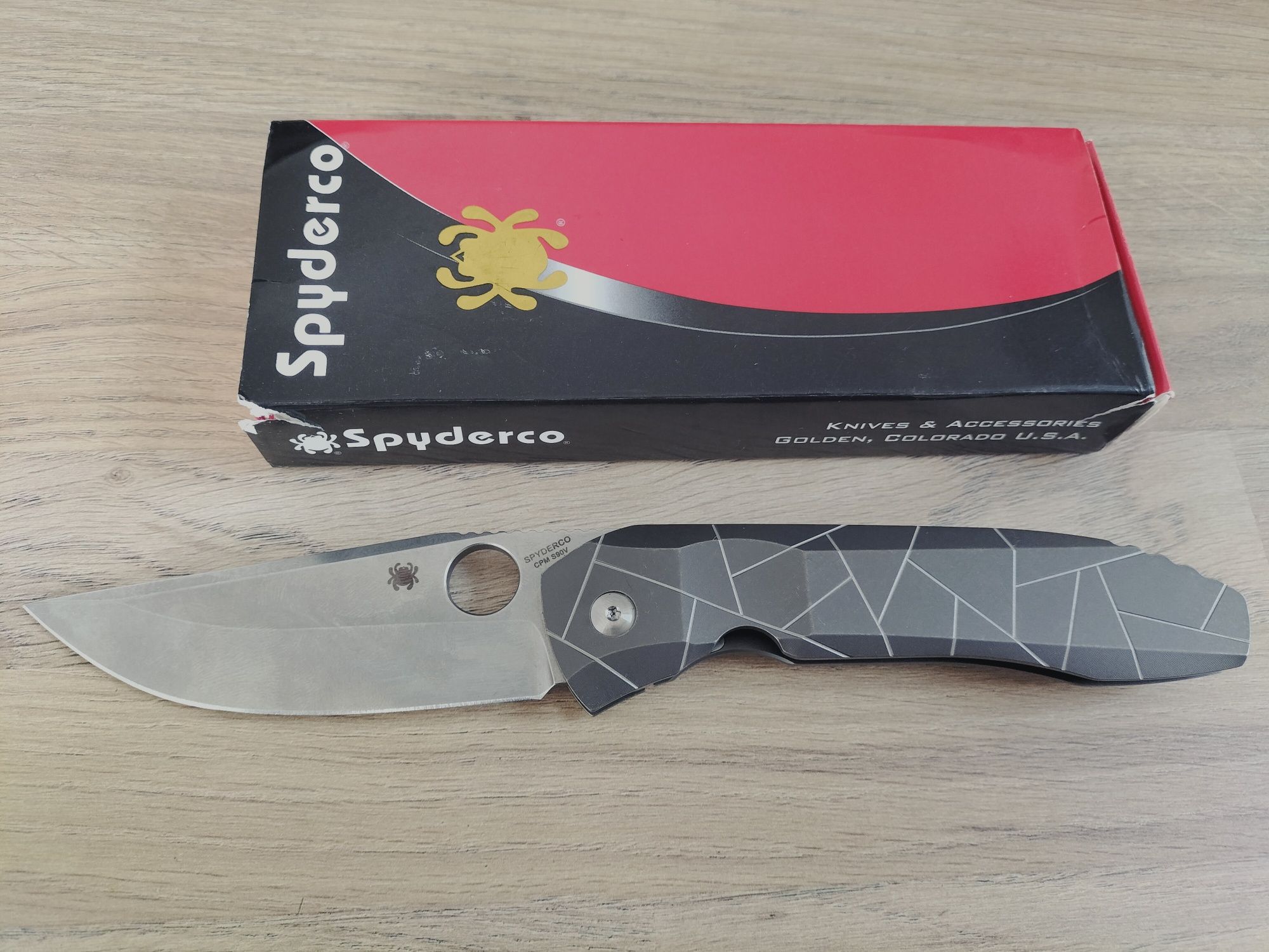 Nóż spyderco nowy