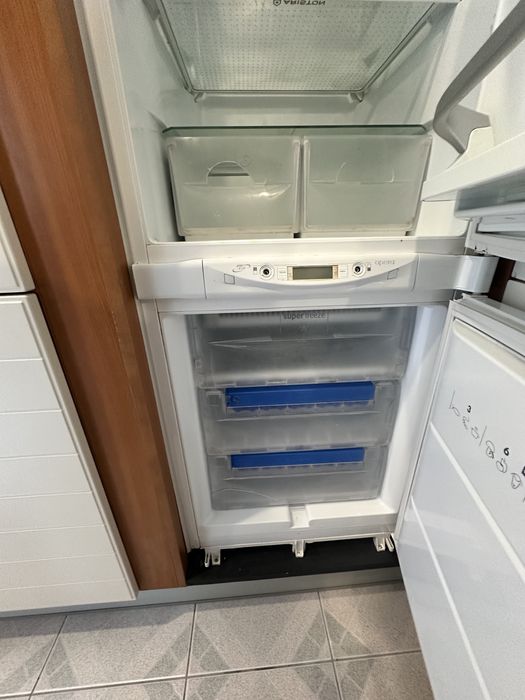 Вбудований холодильник ARISTON BCS 333 GE