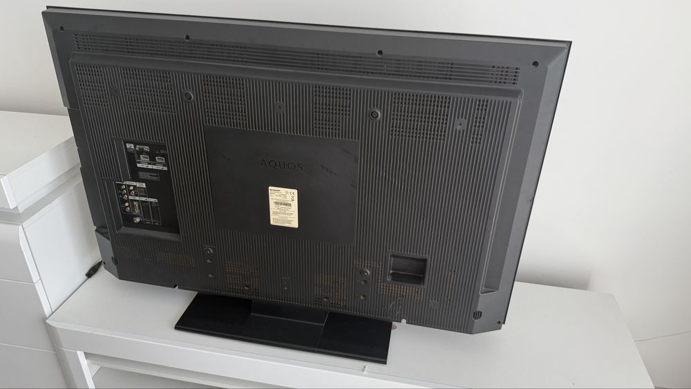 sharp 46 cali lcd colour tv lc-46d65e