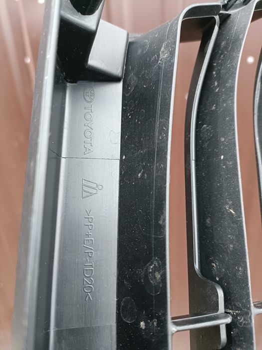 Toyota Yaris IV kratka zderzaka atrapa grill cała 20-24