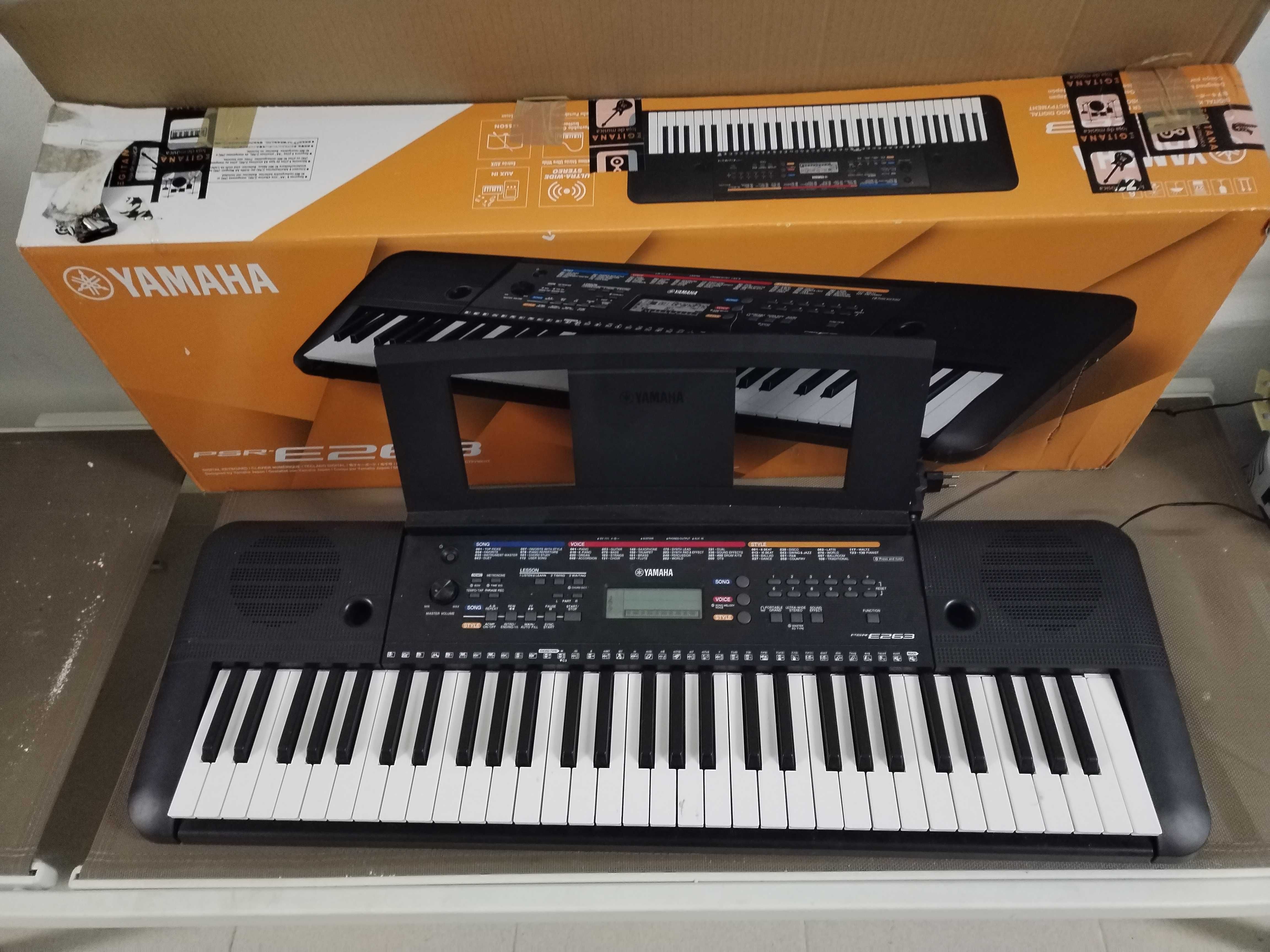 Órgão Yamaha PSR E263