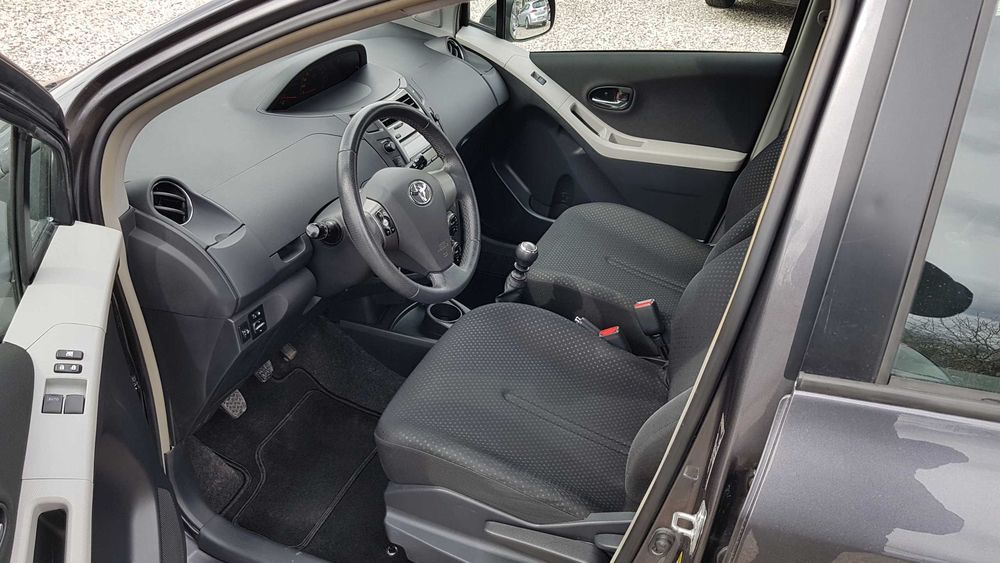 Фара фары левая правая Toyota Yaris P90 запчасти Тойота Ярис разборка