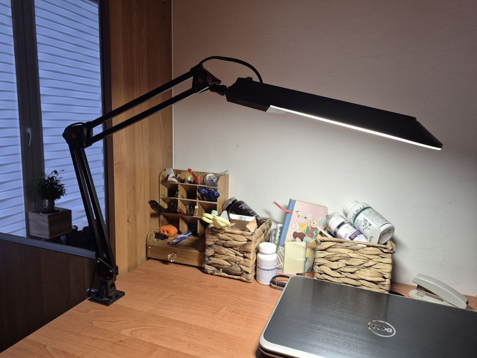 Lampka biurkowa czarna