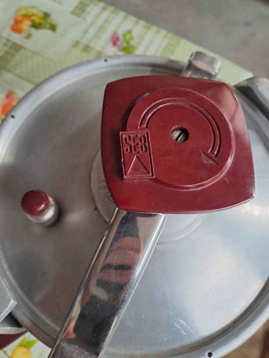 Panela pressão avariada