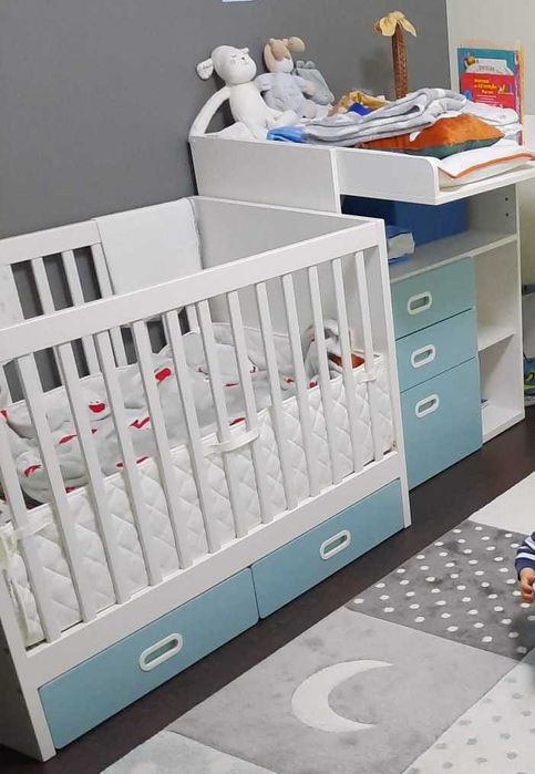 Berço + Muda Fralda/Secretária STUVA Ikea, Com colchão incluído.