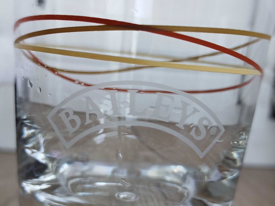 Szklanka Baileys Irish Cream Bubble dno  Gold and Tan Swirl Design