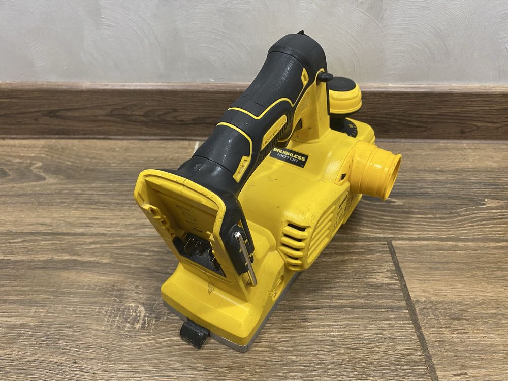 Рубанок DeWalt DCP580