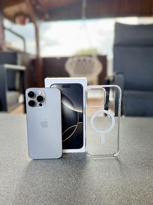 Iphone 16 pro max + clear case