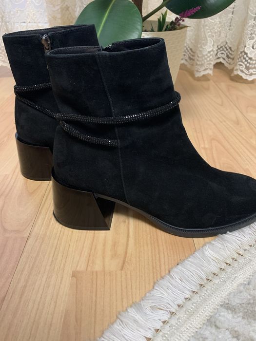 Замшеві черевики