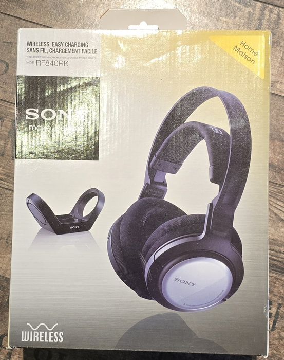 Bezprzewodowe słuchawki SONY MDR-RF840RK  (stacja dokująca)
